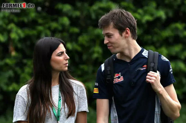 Das Rennen von Daniil Kwjat hingegen endet in der Mauer. "Mein Fehler", gibt er zu. Trösten lässt er sich von Freundin Kelly. Die ist eines von sieben Kindern von Ex-Formel-1-Champion Nelson Piquet - und, was viele nicht wissen, im deutschen Homburg geboren. Foto zur News: Das Rennen von Daniil Kwjat hingegen endet in der Mauer. "Mein Fehler", gibt er zu. Trösten lässt er sich von Freundin Kelly. Die ist eines von sieben Kindern von Ex-Formel-1-Champion Nelson Piquet - und, was viele nicht wissen, im deutschen Homburg geboren.