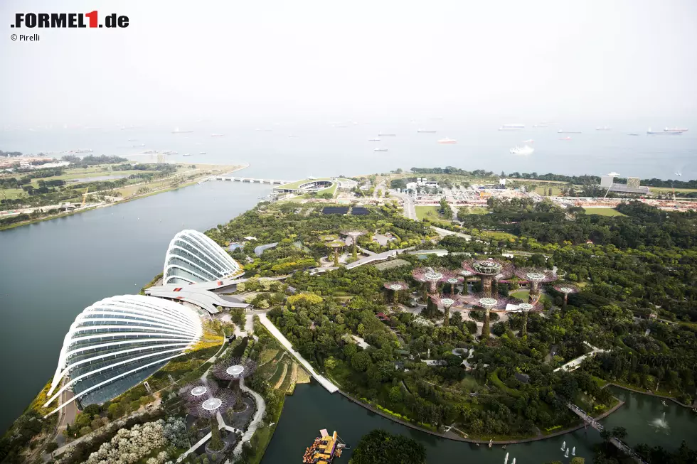 Singapur bei Nacht haben wir jetzt drei Tage lang zur Genüge gesehen. Singapur bei Tag ist nicht minder beeindruckend. Eingebettet ins tropische Grün befinden sich unzählige architektonische Highlights und historische Gebäude. Unbedingt eine Reise wert! Foto zur News: Singapur bei Nacht haben wir jetzt drei Tage lang zur Genüge gesehen. Singapur bei Tag ist nicht minder beeindruckend. Eingebettet ins tropische Grün befinden sich unzählige architektonische Highlights und historische Gebäude. Unbedingt eine Reise wert!