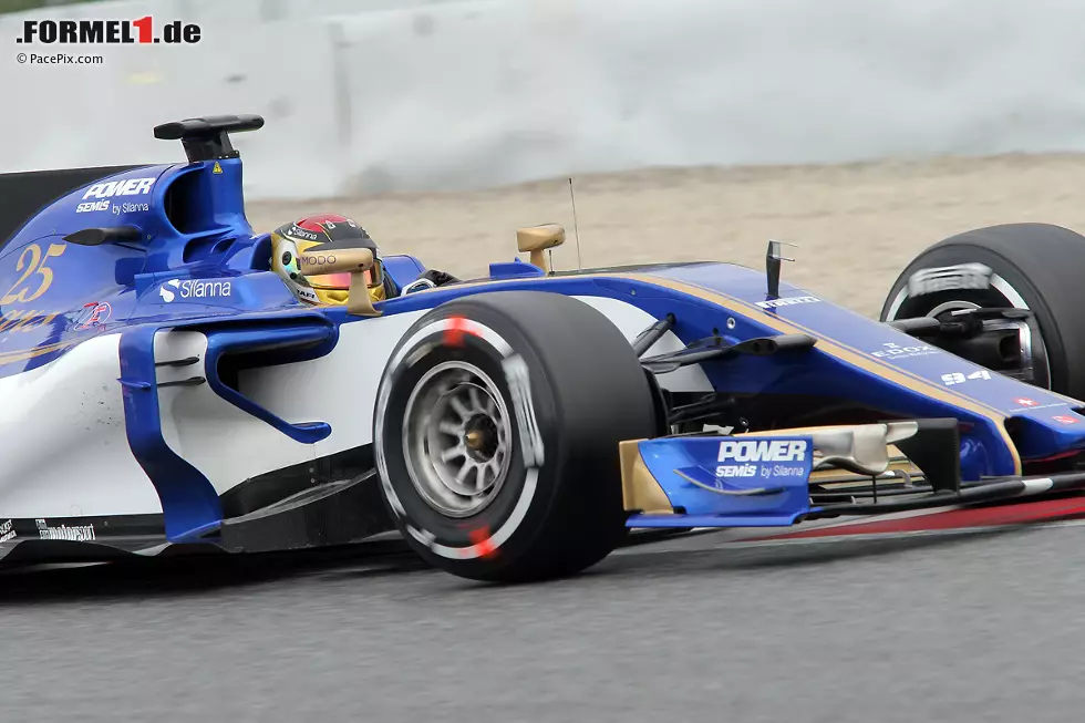 Foto zur News: #9: Sauber-Ferrari (*). Die Schweizer betonen, dass sie bisher fast ausschließlich mit relativ viel Sprit unterwegs waren - aber das waren alle anderen auch. Die finanzielle Situation ist stabiler als vor einem Jahr, Pascal Wehrlein bringt Talent mit. Reicht das, um zum Mittelfeld aufzuschließen? Noch dazu mit dem alten Ferrari-Motor?