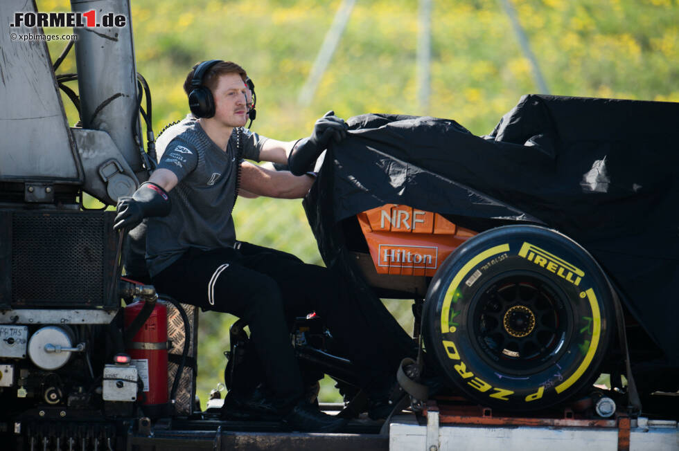 #10: McLaren-Honda (*). Zu unzuverlässig, zu langsam: Der MCL32 war der große Verlierer der beiden Testwochen. Das orangefarbene Auto hat sicher größeres Potenzial als der Sauber - aber ob es das schon beim Saisonauftakt entfalten kann? Die Redaktion glaubt: Der Testwinter des McLaren-Teams war sogar noch schlechter als 2016. #10: McLaren-Honda (*). Zu unzuverlässig, zu langsam: Der MCL32 war der große Verlierer der beiden Testwochen. Das orangefarbene Auto hat sicher größeres Potenzial als der Sauber - aber ob es das schon beim Saisonauftakt entfalten kann? Die Redaktion glaubt: Der Testwinter des McLaren-Teams war sogar noch schlechter als 2016.