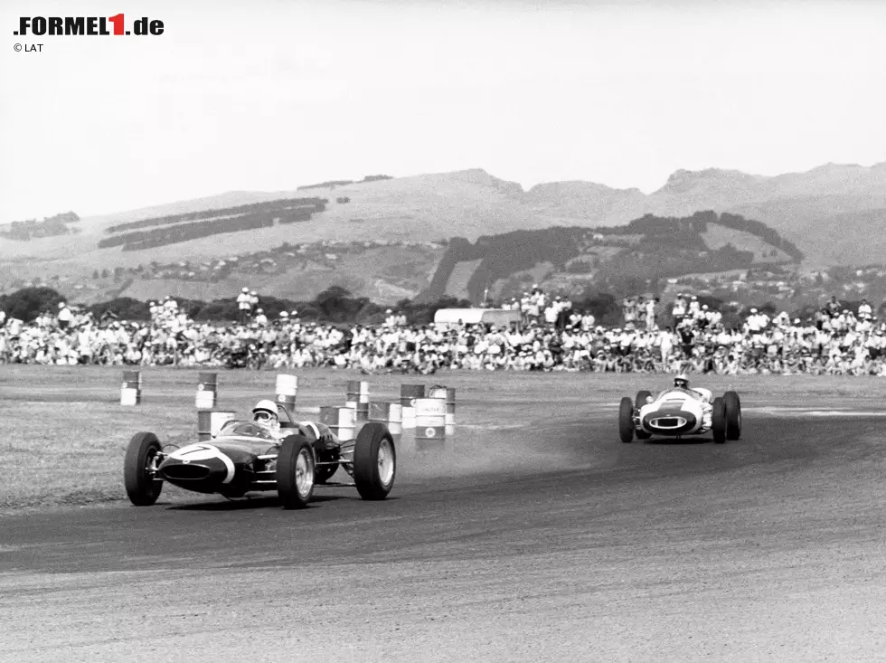 Neuseeland-Grand-Prix: Das Rennen, das mittlerweile Teil einer Nachwuchsserie ist, fand ab 1954 als Teil der Formula Libre respektive der Tasman-Serie mit Regeln ähnlich denen der Formel 1 und unter Beteiligung ihrer Piloten statt. Schauplätze waren Armeeflugfelder und eine Pferderennbahn, die heute permanente Rennstrecke ist. Foto zur News: Neuseeland-Grand-Prix: Das Rennen, das mittlerweile Teil einer Nachwuchsserie ist, fand ab 1954 als Teil der Formula Libre respektive der Tasman-Serie mit Regeln ähnlich denen der Formel 1 und unter Beteiligung ihrer Piloten statt. Schauplätze waren Armeeflugfelder und eine Pferderennbahn, die heute permanente Rennstrecke ist.