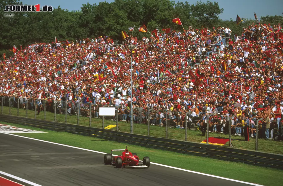 Foto zur News: Mit 18 Siegen ist Ferrari das erfolgreichste Team. McLaren liegt mit zehn Siegen auf Platz zwei, Williams mit sechs Siegen auf Platz drei.