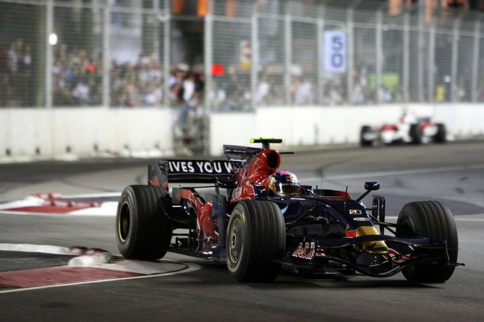 Foto zur News: Vettels Ergebnisse in Marina Bay sind beeindruckend: Er ist der einzige Fahrer, der bei jedem Grand Prix in die Punkte kam - und das nie schlechter als auf Rang fünf.