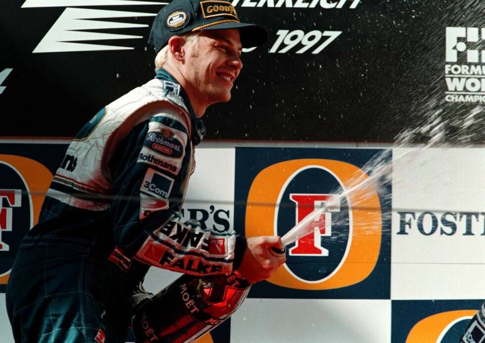Foto zur News: Die zehn Rennen auf dem A1 beziehungsweise Red Bull Ring wurden viermal von der Pole-Position gewonnen: Jacques Villeneuve siegte 1997, Häkkinen 2000, Schumacher 2003 und Hamilton im Vorjahr. Vier Sieger starteten von Platz drei, einer von Platz zwei (Rosberg 2015) und einer von Platz sieben (Coulthard 2001).