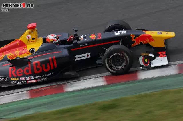 Pierre Gasly (Toro Rosso) geht dieses Jahr in der Super Formula an den Start und hat dort schon den japanischen Saisonauftakt bestritten. Lance Stroll (Williams) fährt zum ersten Mal ein Rennen in Suzuka, kennt die Strecke aber immerhin von Testfahrten. Foto zur News: Pierre Gasly (Toro Rosso) geht dieses Jahr in der Super Formula an den Start und hat dort schon den japanischen Saisonauftakt bestritten. Lance Stroll (Williams) fährt zum ersten Mal ein Rennen in Suzuka, kennt die Strecke aber immerhin von Testfahrten.