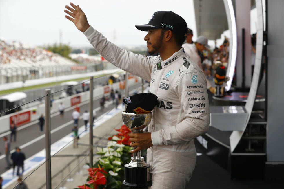 Foto zur News: In Sepang ist Lewis Hamilton am vergangenen Wochenende zum 20. Mal hintereinander in die Punkte gefahren. Sein letzter Ausfall war der Grand Prix von Malaysia 2016 (in Führung liegend Motorschaden). In Suzuka feierte Hamilton 2016 das 100. Podium seiner Formel-1-Karriere.