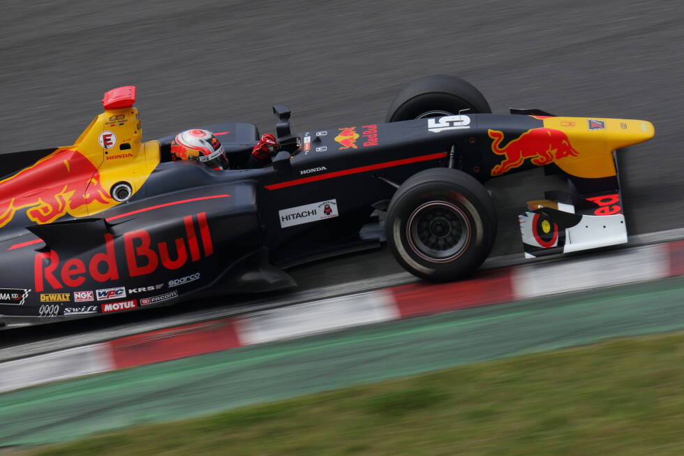 Foto zur News: Pierre Gasly (Toro Rosso) geht dieses Jahr in der Super Formula an den Start und hat dort schon den japanischen Saisonauftakt bestritten. Lance Stroll (Williams) fährt zum ersten Mal ein Rennen in Suzuka, kennt die Strecke aber immerhin von Testfahrten.