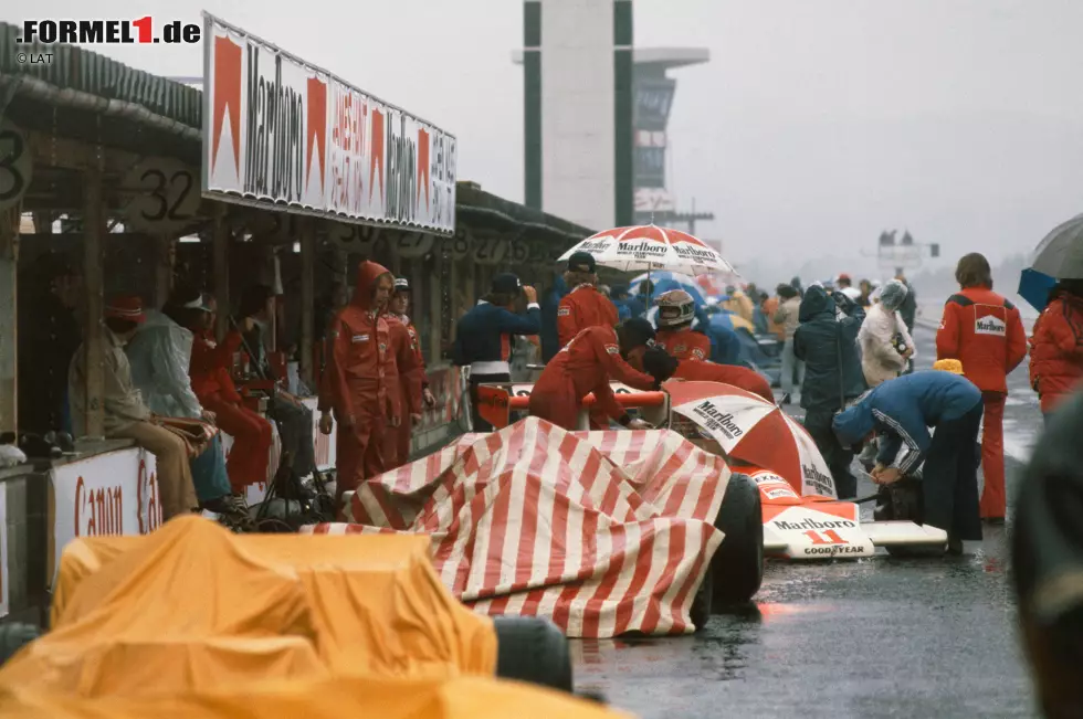 Foto zur News: 2017 findet zum 33. Mal ein Grand Prix von Japan statt. Das Rennen feierte 1976 in Fuji sein Debüt im Formel-1-Kalender. 1977 wurde ein weiterer WM-Lauf in Fuji ausgetragen. Erst 1987 feierte Japan mit Suzuka ein Comeback. Seither wird das Rennen dort ausgetragen, unterbrochen nur von einem weiteren Fuji-Gastspiel 2007 und 2008.