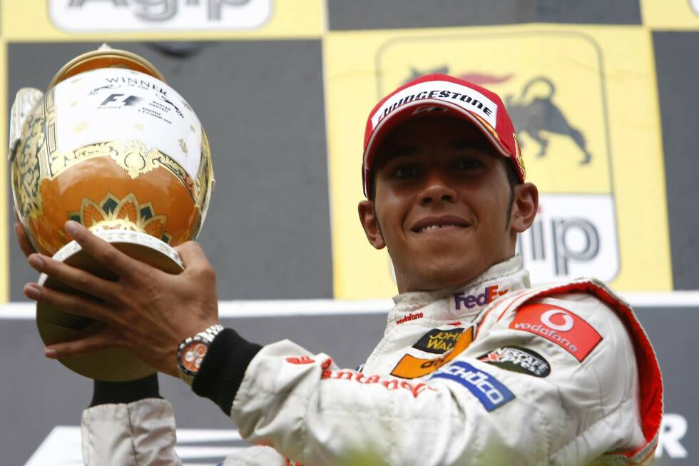 Foto zur News: Mit fünf Siegen ist Lewis Hamilton der erfolgreichste Fahrer in Ungarn. Er gewann 2007, 2009 und 2012 auf McLaren sowie 2013 und 2016 auf Mercedes. Der Hungaroring ist eine von vier Strecken, auf denen er fünfmal oder öfter siegen konnte (sechsmal in Montreal und Silverstone sowie fünfmal in Schanghai).