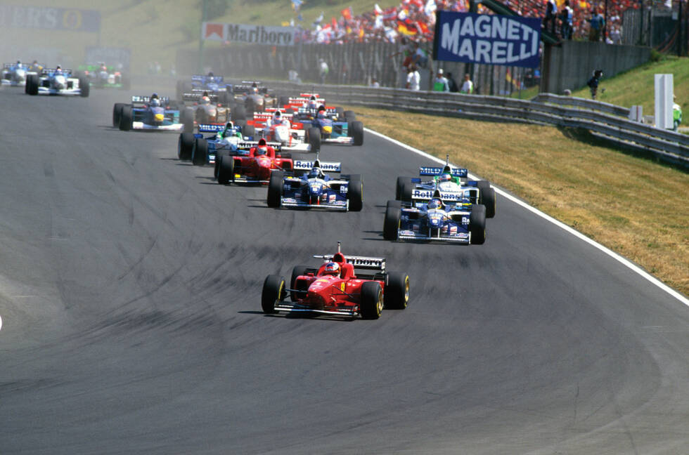 Foto zur News: Michael Schumacher stand in Mogyorod siebenmal auf Pole-Position und ist damit Rekordhalter. Hamilton kommt bisher auf fünf Ungarn-Poles. Aus dem aktuellen Starterfeld standen drei weitere Fahrer auf dem ersten Platz: Alonso (2003 und 2009), Vettel (2010 und 2011) und Räikkönen (2006).