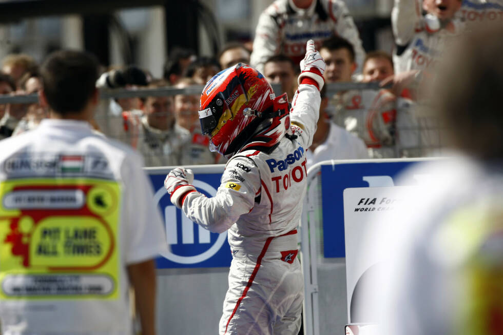 Foto zur News: Neben Jos Verstappen gelang drei weiteren Fahrern der Formel-1-Geschichte in Ungarn ihre Podiumspremiere: Pedro de la Rosa (McLaren) als Zweiter im Jahr 2006, Timo Glock (Toyota) als Zweiter 2008 und Daniil Kwjat (Red Bull) als Zweiter 2015.
