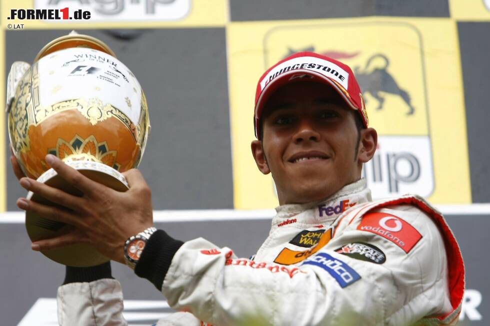 Foto zur News: Mit fünf Siegen ist Lewis Hamilton der erfolgreichste Fahrer in Ungarn. Er gewann 2007, 2009 und 2012 auf McLaren sowie 2013 und 2016 auf Mercedes. Der Hungaroring ist eine von vier Strecken, auf denen er fünfmal oder öfter siegen konnte (sechsmal in Montreal und Silverstone sowie fünfmal in Schanghai).