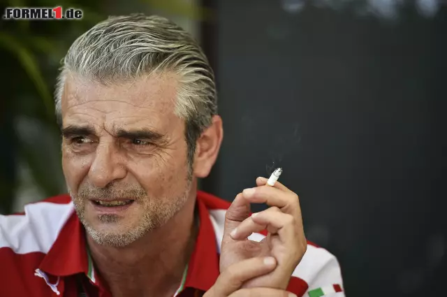 Mit Maurizio Arrivabene wird 2015 ein Ex-Marketingmanager des Philip-Morris-Konzerns Teamchef bei Ferrari. Er steckt sich bis heute entsprechend ungeniert einen Glimmstängel an. Foto zur News: Mit Maurizio Arrivabene wird 2015 ein Ex-Marketingmanager des Philip-Morris-Konzerns Teamchef bei Ferrari. Er steckt sich bis heute entsprechend ungeniert einen Glimmstängel an.