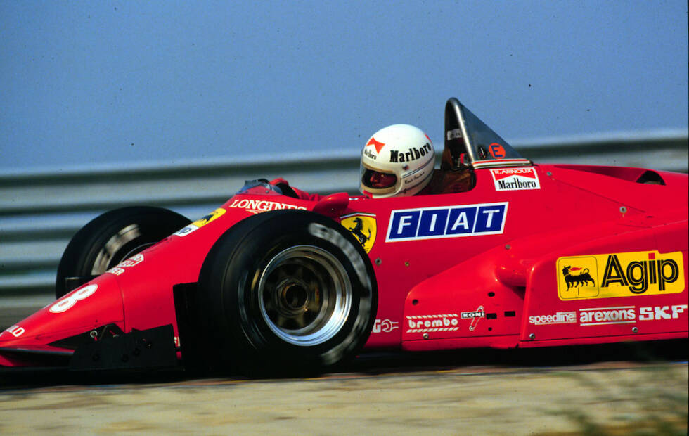 Foto zur News: Es dauert insgesamt zehn Jahre, bis Marlboro auf den Formel-1-Rennwagen präsent ist. 1984 rücken die Boliden erstmals mit dem Emblem aus - dezent auf der Motorabdeckung versteckt.