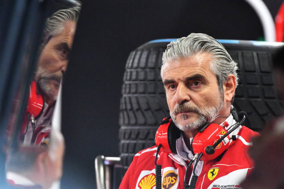 Foto zur News: Mit Maurizio Arrivabene wird 2015 ein Ex-Marketingmanager des Philip-Morris-Konzerns Teamchef bei Ferrari. Er steckt sich bis heute entsprechend ungeniert einen Glimmstängel an.