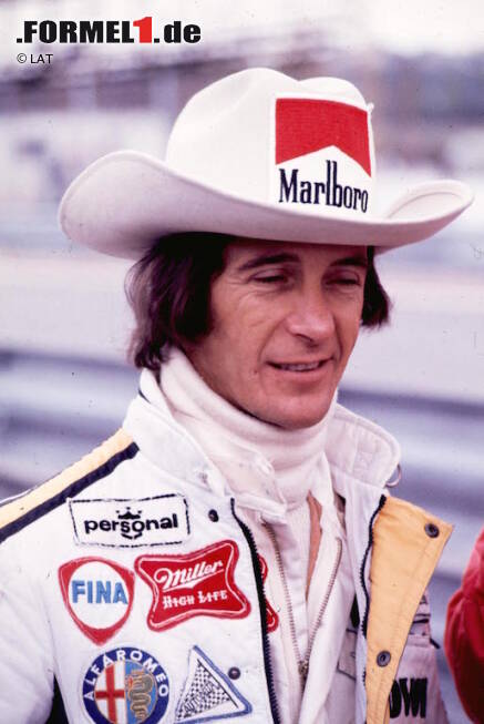 Foto zur News: Alles fängt 1973 an, als sich Marlboro den Werbeplatz auf dem Cowboyhut des Ferrari-Fahrers Arturo Merzario sichert.