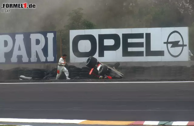 Foto zur News: Die Originalstrecke, genannt Magdalena Mixhuca, war fünf Kilometer lang und wurde 1986 in Autodromo Hermanos Rodriguez umbenannt. Die aktuelle Länge beträgt 4,304 Kilometer. Dafür gibt es 17 statt 14 Kurven. Die Stadionpassage hat die legendäre Steilkurve Peraltada ersetzt, in der Ayrton Senna 1991 einen schweren Crash hatte.