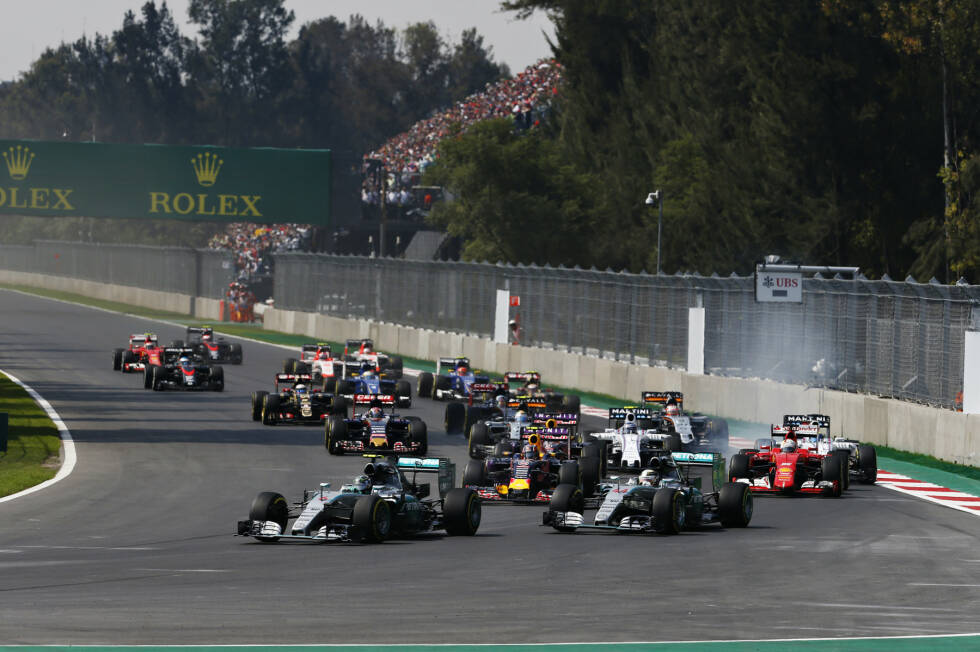 Foto zur News: Neunmal wurde der Grand Prix von Mexiko von der Pole-Position aus gewonnen, inklusive beider Rennen der aktuellen Ära: Nico Rosberg 2015 und Lewis Hamilton 2016.