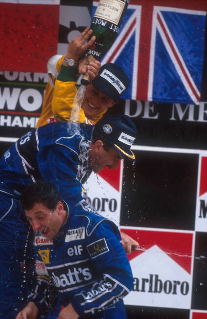 Foto zur News: Ayrton Senna startete in Mexiko 1990 zum 100. Mal in einem Grand Prix. Fernando Alonso feierte 2015 gar sein 250er-Jubiläum. 1992 stand ein gewisser Michael Schumacher zum ersten Mal auf dem Podium. Als Dritter auf Benetton.