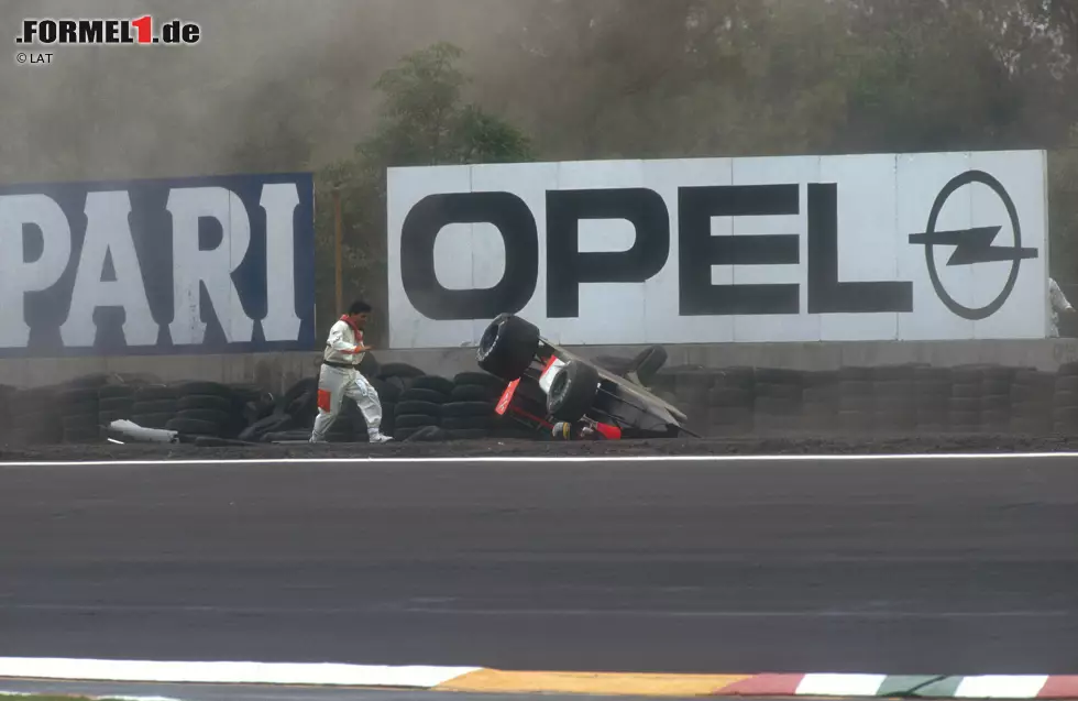 Foto zur News: Die Originalstrecke, genannt Magdalena Mixhuca, war fünf Kilometer lang und wurde 1986 in Autodromo Hermanos Rodriguez umbenannt. Die aktuelle Länge beträgt 4,304 Kilometer. Dafür gibt es 17 statt 14 Kurven. Die Stadionpassage hat die legendäre Steilkurve Peraltada ersetzt, in der Ayrton Senna 1991 einen schweren Crash hatte.