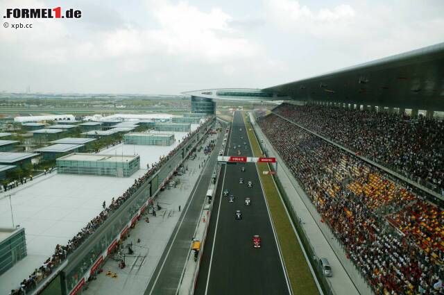 Foto zur News: Der Grand Prix von China findet 2017 bereits zum 14. Mal statt. Das Rennen debütierte 2004 im Formel-1-Kalender und ist seither ununterbrochen Bestandteil der Weltmeisterschaft. Und zwar stets auf dem Schanghai International Circuit.