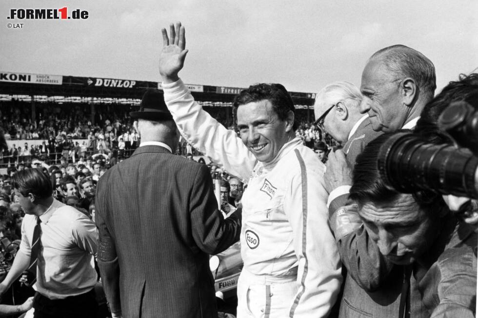 Foto zur News: In einer anderen Wertung könnte Hamilton an diesem Wochenende mit Jim Clark gleichziehen: vier Siege in Folge beim britischen Grand Prix. Nach seinem ersten Sieg auf McLaren im Jahr 2008 gewann Hamilton 2014, 2015 und 2016 auf Mercedes. Clark gewann das Rennen von 1962 bis 1965 und noch einmal 1967. Jeweils auf Lotus.