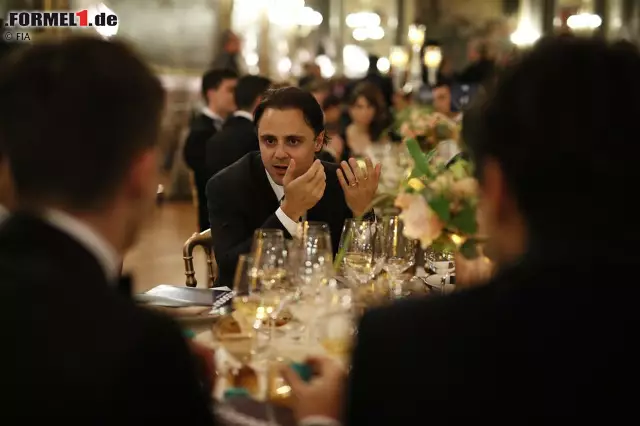 Auch Felipe Massa ließ sich noch einmal als Formel-1-Pilot blicken. Bald darf der Brasilianer seinen FIA-Champagner als Funktionär schlürfen. Foto zur News: Auch Felipe Massa ließ sich noch einmal als Formel-1-Pilot blicken. Bald darf der Brasilianer seinen FIA-Champagner als Funktionär schlürfen.