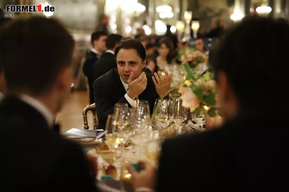 Auch Felipe Massa ließ sich noch einmal als Formel-1-Pilot blicken. Bald darf der Brasilianer seinen FIA-Champagner als Funktionär schlürfen. Foto zur News: Auch Felipe Massa ließ sich noch einmal als Formel-1-Pilot blicken. Bald darf der Brasilianer seinen FIA-Champagner als Funktionär schlürfen.