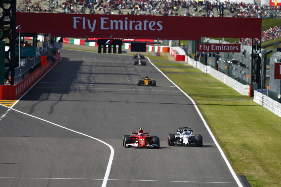 Foto zur News: Räikkönen geht in Runde 13 an Felipe Massa vorbei und ist jetzt Siebter. Wenig später legt er sich Sergio Perez zurecht. Dann biegt der vor ihm liegende Ocon an die Box ab. Damit liegt der &quot;Iceman&quot; auf dem fünften Platz, den er auch ins Ziel bringt.