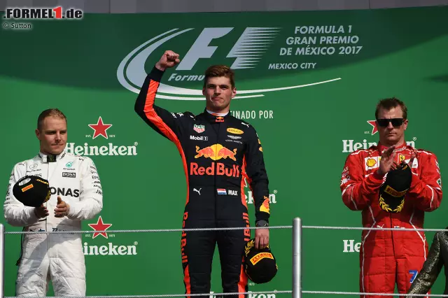 Foto zur News: Zum ersten Mal seit Fuji 1976 wird der neue Weltmeister überrundet. Aber das kümmert Max Verstappen wenig. Er gewinnt zum dritten Mal ein Formel-1-Rennen. "Red Bull war zu schnell für uns", muss sich Valtteri Bottas eingestehen. Zum ersten Mal seit Belgien stehen die drei Topteams in Mexiko gemeinsam auf dem Podium.