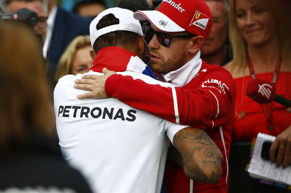 Foto zur News: Hamilton sei 2017 &quot;the better man&quot; gewesen, räumt Vettel, sportlich fair, ein. Letztendlich wird der Deutsche Vierter, 16,1 Sekunden hinter dem Podium. Bei den Interviews wirkt er geknickt, aber er weiß: Den Titel hat er nicht in Mexiko, sondern schon in Asien verloren.
