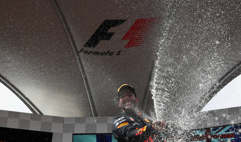 Foto zur News: Und auch um P3 geht&#039;s heiß her: Hamilton macht Jagd auf Ricciardo, scheitert aber um 1,4 Sekunden. Red Bull jubelt beim Heim-Grand-Prix zumindest über einen Podestplatz - den zweiten in Österreich nach Verstappen 2016.