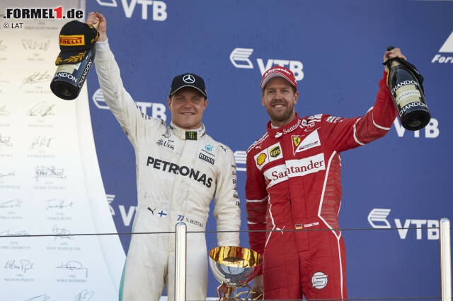 Foto zur News: "Hat 'ne Weile gedauert, huh?" Im 81. Grand Prix seiner Karriere feiert Valtteri Bottas seinen ersten Sieg in der Formel 1. Landsmann Mika Häkkinen hat 96 Anläufe gebraucht - und wurde danach zweimal Weltmeister. Sebastian Vettel, knapp geschlagen, gratuliert neidlos: "Valtteri war der Mann des Rennens!"