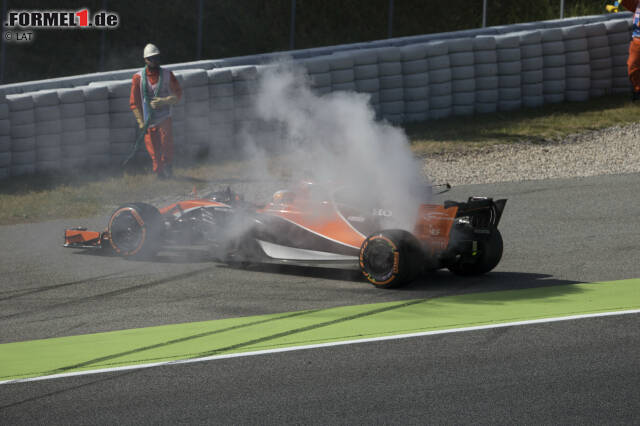 94.623 überwiegend spanische Fans kommen nach Barcelona, um Landsmann Fernando Alonso anzufeuern. Das Wochenende beginnt mit P20 und einem Motorschaden am Freitag. Aber am Samstag liefert der Lokalmatador mit P7 eine kleine Sensation ab. "Ein Wunder, was der aus diesem Auto holt", sagt Experte Marc Surer. 94.623 überwiegend spanische Fans kommen nach Barcelona, um Landsmann Fernando Alonso anzufeuern. Das Wochenende beginnt mit P20 und einem Motorschaden am Freitag. Aber am Samstag liefert der Lokalmatador mit P7 eine kleine Sensation ab. "Ein Wunder, was der aus diesem Auto holt", sagt Experte Marc Surer.