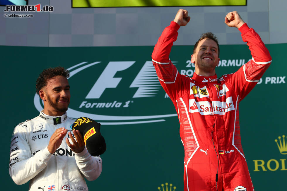 Foto zur News: Bereits beim Saisonauftakt in Melbourne wird klar, dass die Dominanz der Silberpfeile der vergangenen Jahre ein Ende hat. Vettel und Ferrari sichern sich den ersten Sieg seit 2015 und - im Fall der Scuderia - zum ersten Mal seit 2012 die WM-Führung. Hamilton weiß, dass 2017 kein Selbstläufer wird.