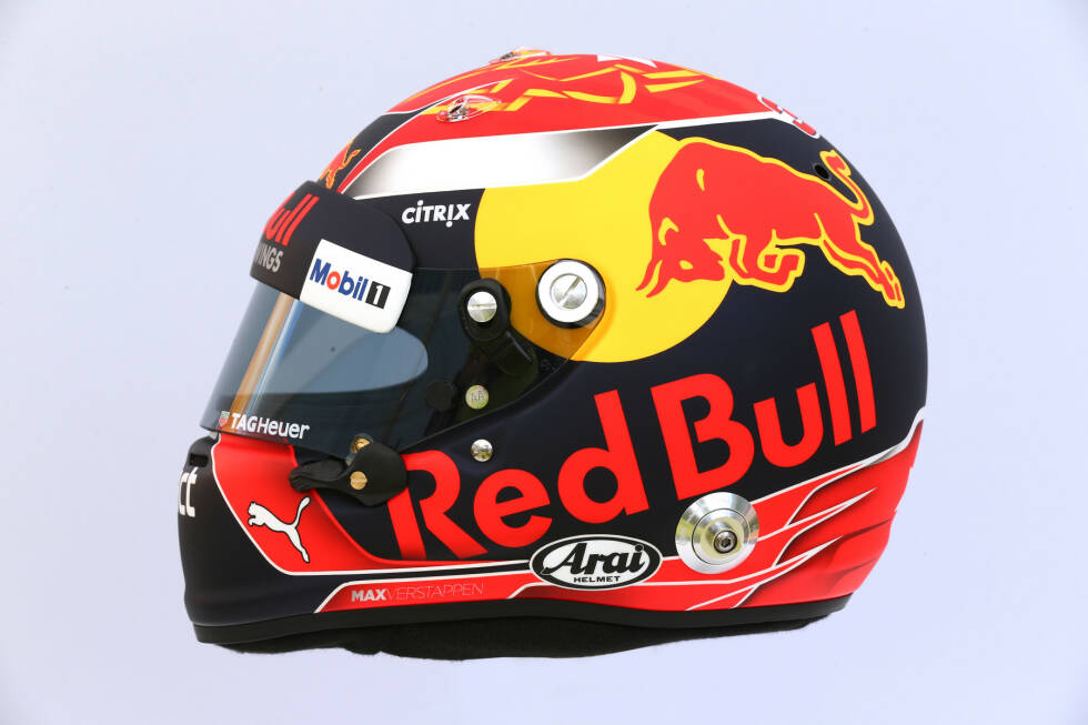 Foto zur News: Max Verstappen (#33, Red Bull): Beim niederländischen Teamkollegen sieht es ähnlich aus, wenngleich die Grundfarben andere sind.