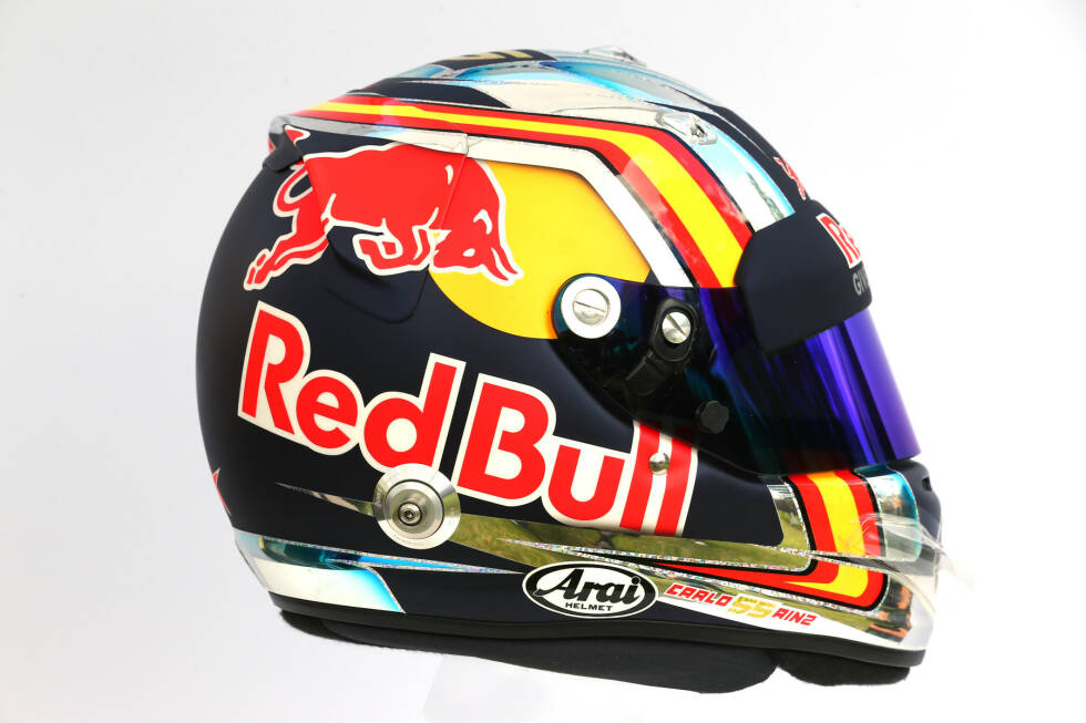 Foto zur News: Carlos Sainz (#55, Toro Rosso): Wie bei Red Bull kaun Platz für eigene Akzente, aber ein Band mit spanischen Farben musste offenbar sein.