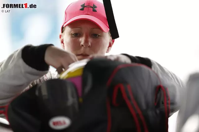 Foto zur News: Pippa Mann. Als langjährige Pilotin in der Renault-World-Series und der IndyCar-Meisterschaft steht die blonde Britin bis heute unter Kerlen ihren "Mann". Pardon! Die Erfolge der Dame aus London halten sich aber in Grenzen, über einen 29. Platz in dem US-amerikanischen Monoposto-Championat kam sie nicht hinaus.