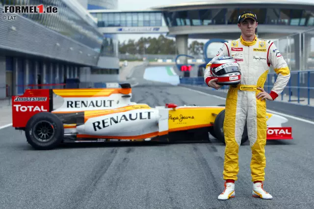 Bertrand Baguette. "Witze mit Namen verbieten sich" - lernt jeder Zeitungspraktikant in der ersten Woche in der Redaktion. Aber der belgische Ex-Formel-1-Testfahrer und frühere IndyCar-Fahrer regt zum Schmunzeln an. Blass wie Weißbrot ist sein Palmarès, das 2009 mit dem Gewinn der Renault-World-Series den prominentesten Eintrag erhielt. Foto zur News: Bertrand Baguette. "Witze mit Namen verbieten sich" - lernt jeder Zeitungspraktikant in der ersten Woche in der Redaktion. Aber der belgische Ex-Formel-1-Testfahrer und frühere IndyCar-Fahrer regt zum Schmunzeln an. Blass wie Weißbrot ist sein Palmarès, das 2009 mit dem Gewinn der Renault-World-Series den prominentesten Eintrag erhielt.