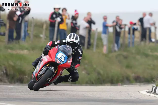 Die Dunlop-Dynastie. Die nordirische Familie hat nichts mit dem Reifenhersteller zu tun, brachte aber die erfolgreichsten Motorrad-Straßenrennfahrer der Geschichte hervor. Die Brüder Robert und Joey feierten zahllose Siege bei der berühmt-berüchtigten Isle-of-Man-TT. Roberts Söhne William und Michael sind in ihre Fußstapfen getreten. Foto zur News: Die Dunlop-Dynastie. Die nordirische Familie hat nichts mit dem Reifenhersteller zu tun, brachte aber die erfolgreichsten Motorrad-Straßenrennfahrer der Geschichte hervor. Die Brüder Robert und Joey feierten zahllose Siege bei der berühmt-berüchtigten Isle-of-Man-TT. Roberts Söhne William und Michael sind in ihre Fußstapfen getreten.