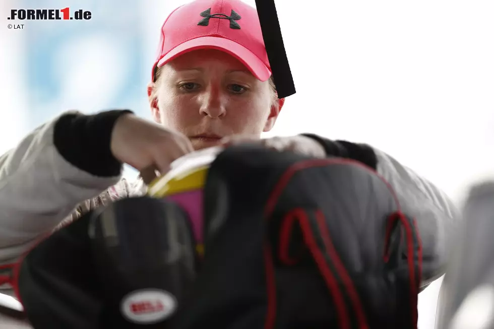 Pippa Mann. Als langjährige Pilotin in der Renault-World-Series und der IndyCar-Meisterschaft steht die blonde Britin bis heute unter Kerlen ihren "Mann". Pardon! Die Erfolge der Dame aus London halten sich aber in Grenzen, über einen 29. Platz in dem US-amerikanischen Monoposto-Championat kam sie nicht hinaus. Foto zur News: Pippa Mann. Als langjährige Pilotin in der Renault-World-Series und der IndyCar-Meisterschaft steht die blonde Britin bis heute unter Kerlen ihren "Mann". Pardon! Die Erfolge der Dame aus London halten sich aber in Grenzen, über einen 29. Platz in dem US-amerikanischen Monoposto-Championat kam sie nicht hinaus.