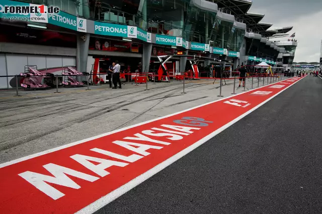 Foto zur News: Nach 19 Jahren verabschiedet sich Malaysia aus dem Formel-1-Rennkalender. In der Saison 2017 findet das vorerst letzte Rennen der Königsklasse auf dem Sepang International Circuit statt. Und die Fahrer verbinden damit durchaus unterschiedliche Erinnerungen und Gefühle.