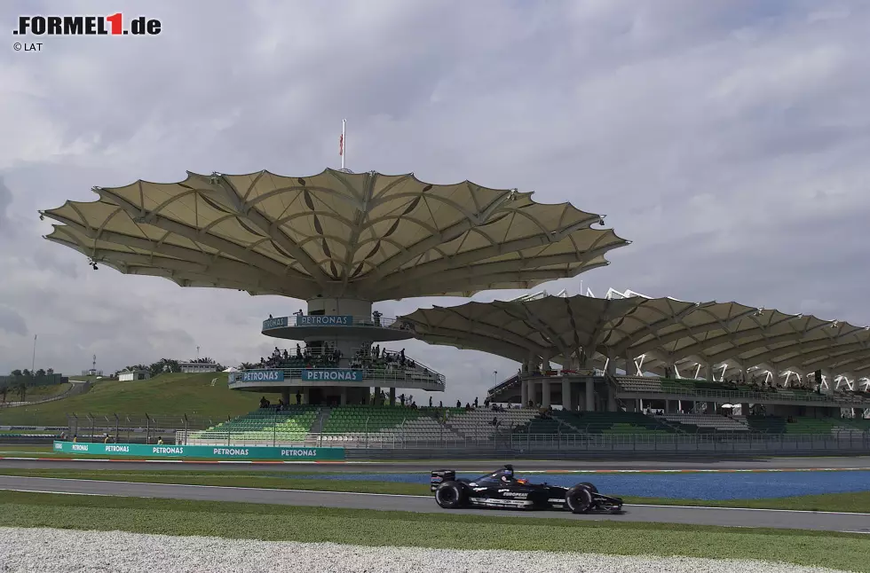 Nicht nur mit Renault, auch mit Ferrari und McLaren war Alonso in Malaysia bereits siegreich. Umso mehr hofft er auf einen versöhnlichen Abschluss: "Die Strecke ist anspruchsvoll, für den Fahrer wie auch für das Auto. Hoffentlich können wir ein gutes Ergebnis einfahren." Foto zur News: Nicht nur mit Renault, auch mit Ferrari und McLaren war Alonso in Malaysia bereits siegreich. Umso mehr hofft er auf einen versöhnlichen Abschluss: "Die Strecke ist anspruchsvoll, für den Fahrer wie auch für das Auto. Hoffentlich können wir ein gutes Ergebnis einfahren."