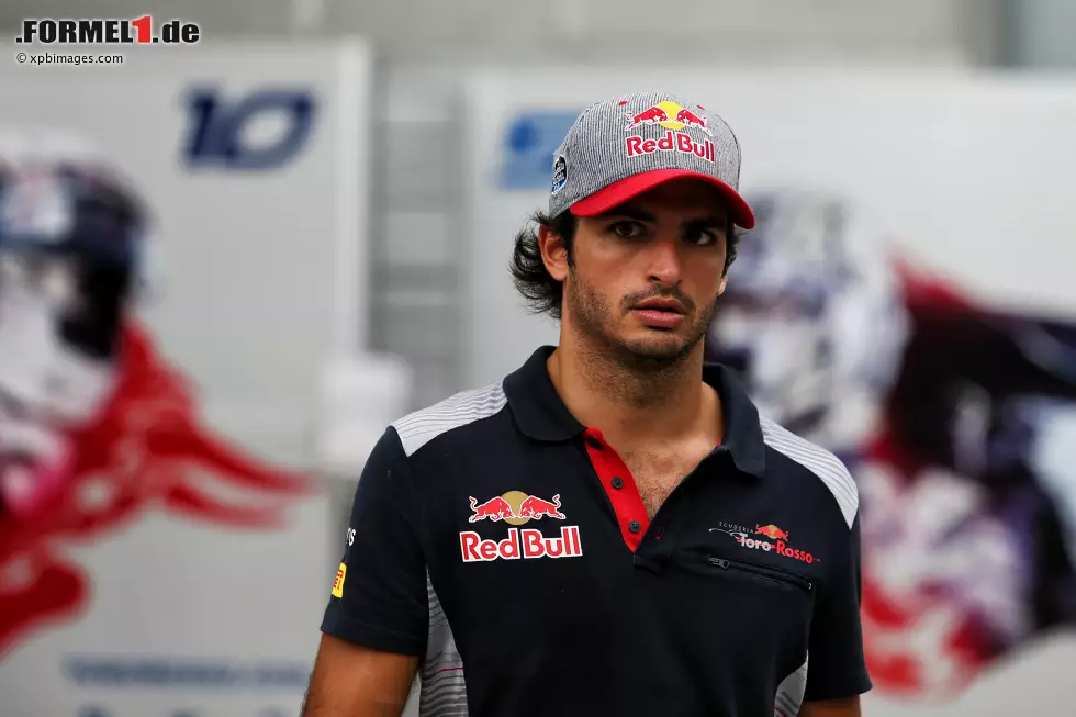 Toro-Rosso-Pilot Carlos Sainz geht sogar noch weiter. Er findet, der Sepang International Circuit habe "eines der besten Streckenlayouts" des kompletten Rennjahres. "Zudem ist es eine der körperlich anspruchsvollsten Strecken." Der Spanier hofft auf ein baldiges Comeback. Foto zur News: Toro-Rosso-Pilot Carlos Sainz geht sogar noch weiter. Er findet, der Sepang International Circuit habe "eines der besten Streckenlayouts" des kompletten Rennjahres. "Zudem ist es eine der körperlich anspruchsvollsten Strecken." Der Spanier hofft auf ein baldiges Comeback.