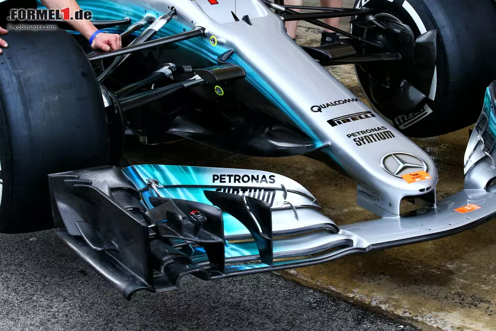 Es ist wahrscheinlich, dass Mercedes auf der Unterseite wieder auf sogenannte Vortex-Generatoren setzt - also Teile, die Luftwirbel erzeugen, um ganz bewusst in den Strom einzugreifen. Foto zur News: Es ist wahrscheinlich, dass Mercedes auf der Unterseite wieder auf sogenannte Vortex-Generatoren setzt - also Teile, die Luftwirbel erzeugen, um ganz bewusst in den Strom einzugreifen.