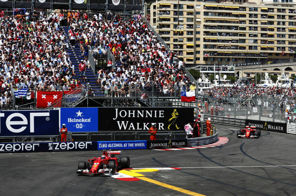 Foto zur News: Vorne hat Räikkönen alles unter Kontrolle: Gleich in der ersten Runde schüttelt er Vettel aus der DRS-Sekunde ab. In Runde 9 ist sein Vorsprung am größten: 2,3 Sekunden. Beim Überrunden von Button und Wehrlein schrumpft Ferraris Vorsprung auf Bottas zwischenzeitlich von 7,8 auf 3,1 Sekunden.
