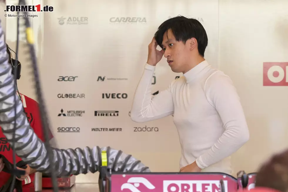 Guanyu Zhou (China): Jetzt bekommt auch China seinen ersten Grand-Prix-Piloten, nachdem Qing Hua Ma zumindest im Freien Training für Caterham und HRT fahren durfte. Zhou kommt aus der Formel 2 und wird für Alfa Romeo ins Lenkrad greifen. Foto zur News: Guanyu Zhou (China): Jetzt bekommt auch China seinen ersten Grand-Prix-Piloten, nachdem Qing Hua Ma zumindest im Freien Training für Caterham und HRT fahren durfte. Zhou kommt aus der Formel 2 und wird für Alfa Romeo ins Lenkrad greifen.