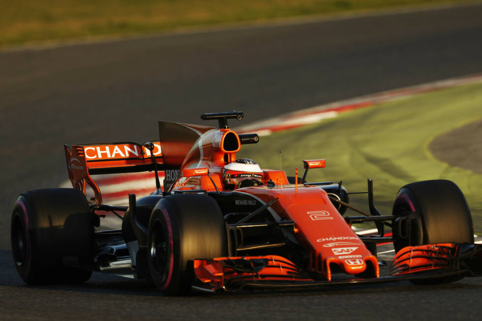 Foto zur News: Platz 4: Der McLaren-Honda MCL32 rollt 2017 tatsächlich in Orange - wenn er denn mal rollt. Sportlich würden die Briten nur zu gern auf diesen Rang vorstoßen. 10,12 Prozent der Fans finden das Fahrzeug am schönsten.