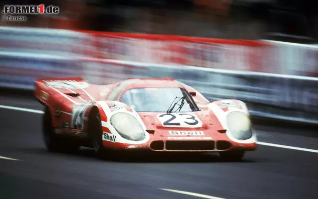 Foto zur News: Le Mans 1970: Richard Attwood und Hans Herrmann bescheren Porsche den ersten Gesamtsieg im 917K. Das Duo fuhr im Fahrzeug der Salzburger Porsche Holding von Louise Piech, der Tochter von Ferdinand Porsche.