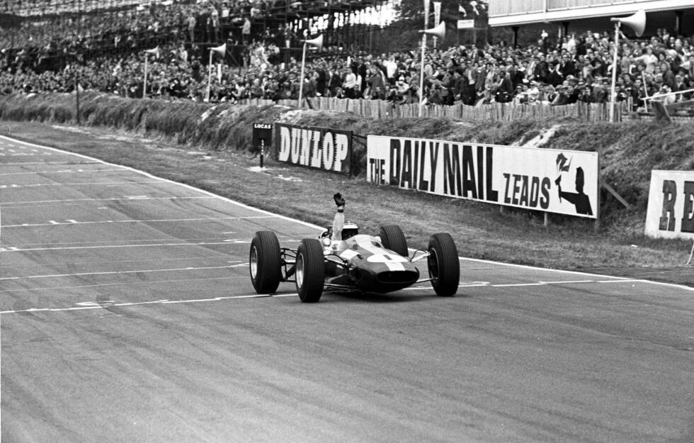 Foto zur News: Nach seinem Wechsel zu Mercedes wird Valtteri Bottas nicht mehr der treueste Fahrer der Formel-1-Geschichte sein. Der scheidende Williams-Pilot, der die meisten Rennen (77) für ein Team absolvierte ohne für eine andere Mannschaft aktiv gewesen zu sein, gibt den Rekord an Jim Clark zurück. Er war 72 Mal für Lotus am Start.